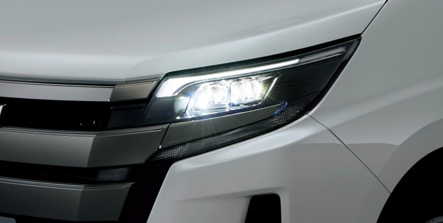 Детали экстерьера Toyota Noah Si Hybrid 2017 года  (фото 9 из 10)